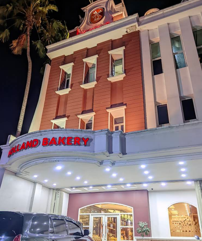 Holland Bakery Cabang Utama Kediri